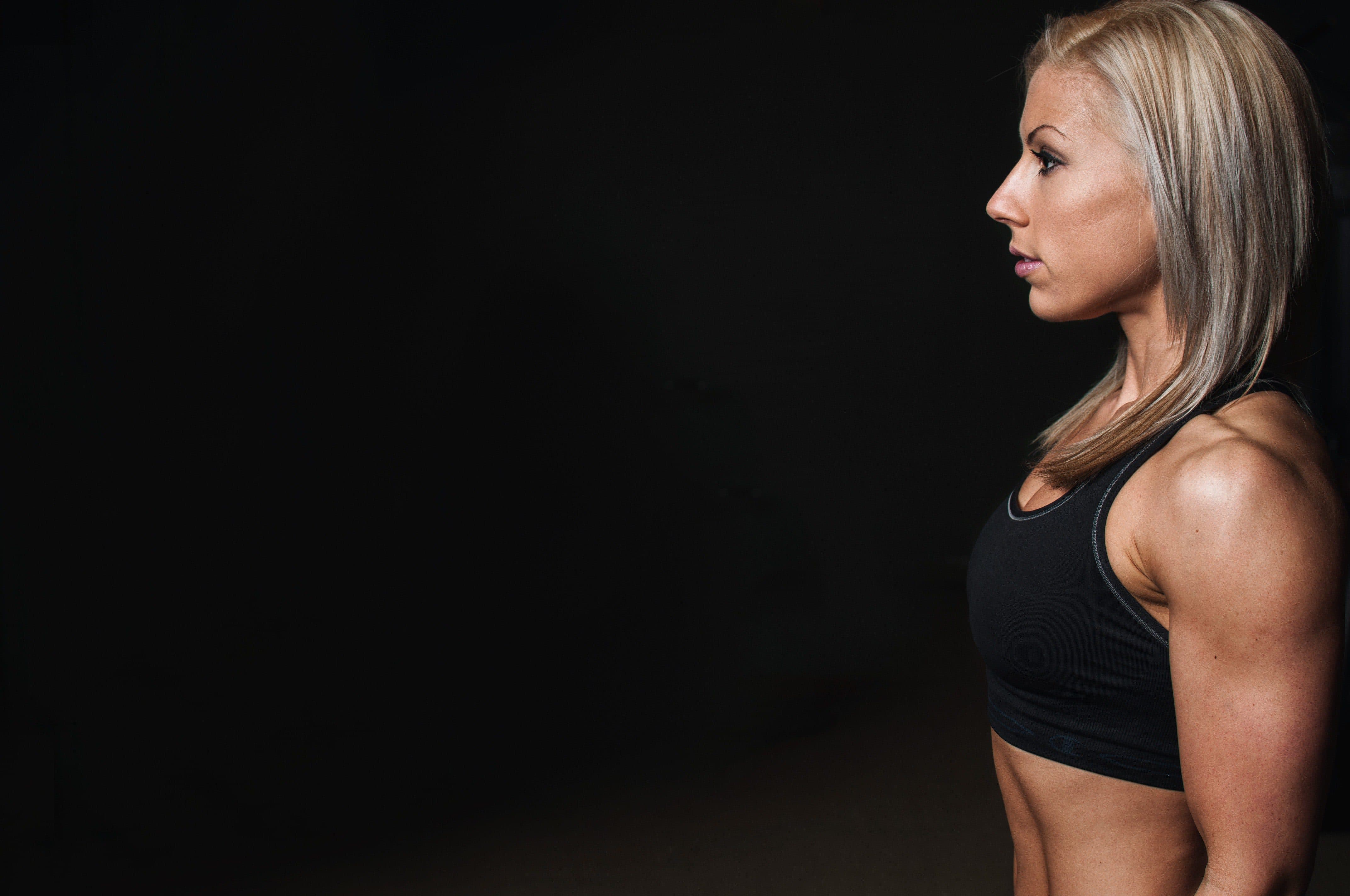Moda na fitness: jak wyglądać stylowo w siłowni